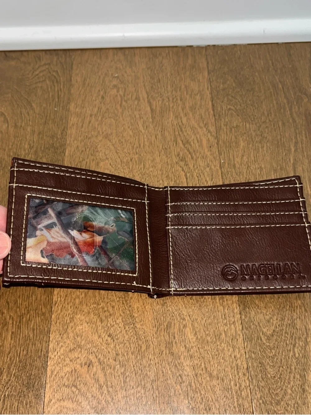 Magellan Outdoors: Men's Leather Roper Wallet Texas Star Concho: Brown & Camo